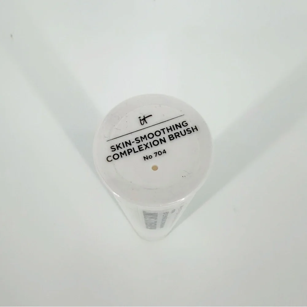 It Cosmetics Skin Smoothing Complexion Brush No. 704  Brand new, package never o